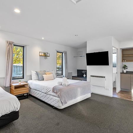 Tasman Holiday Parks - Te Anau Luaran gambar A typical studio apartment