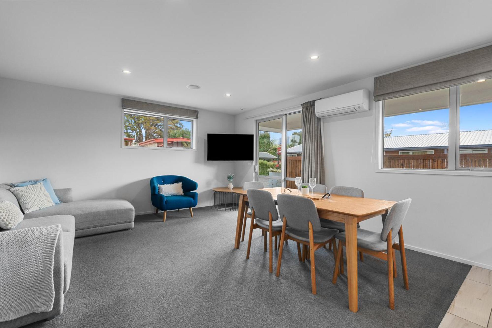 Tasman Holiday Parks - Te Anau Luaran gambar A staged property