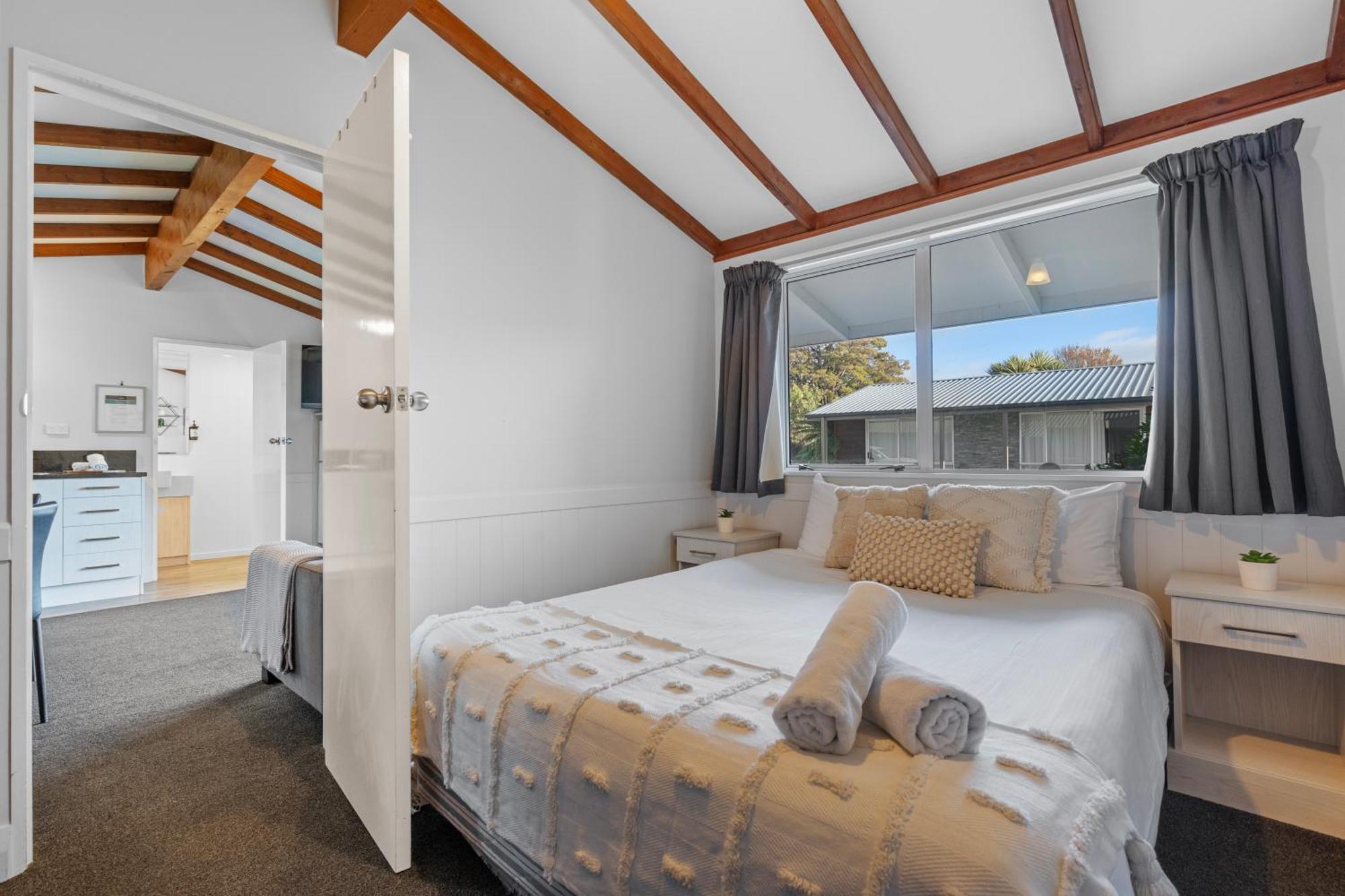 Tasman Holiday Parks - Te Anau Luaran gambar A studio apartment in New Zealand