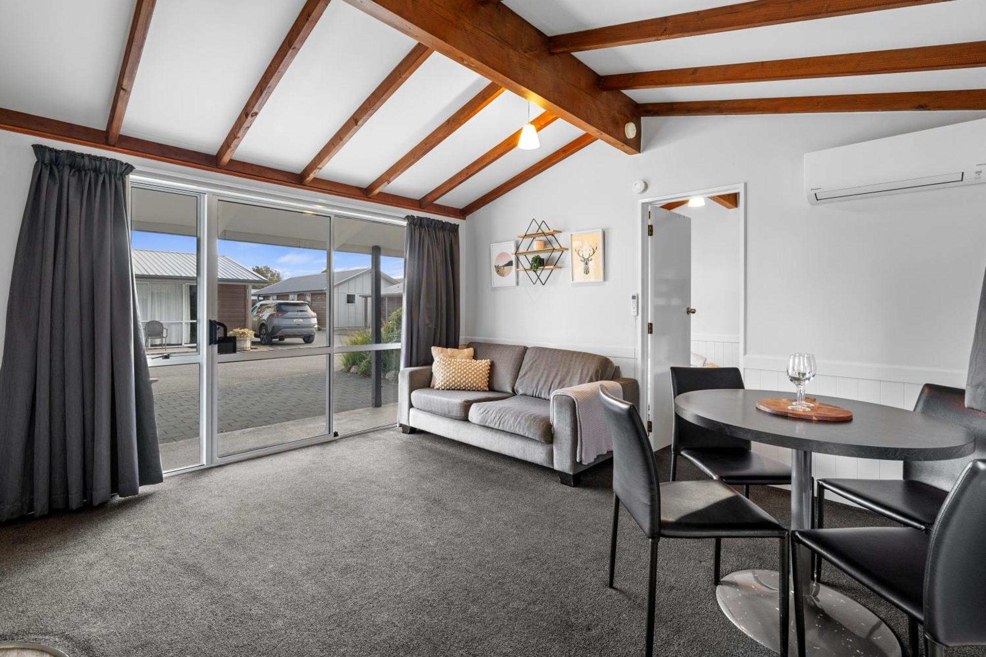 Tasman Holiday Parks - Te Anau Luaran gambar A typical one bedroom studio