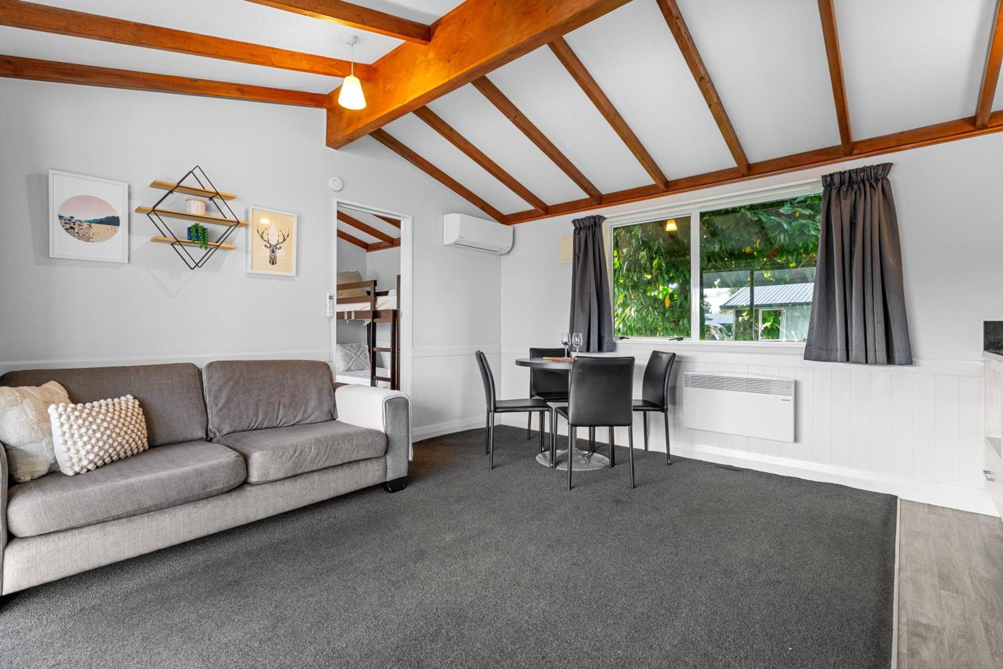 Tasman Holiday Parks - Te Anau Luaran gambar A typical one-bedroom apartment