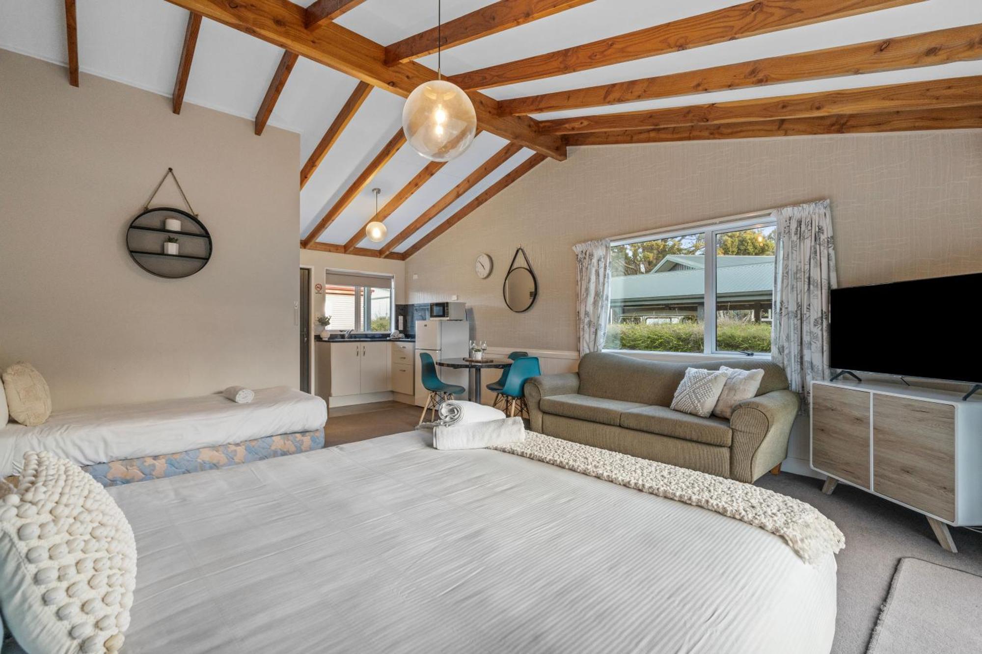Tasman Holiday Parks - Te Anau Luaran gambar A studio apartment in New Zealand
