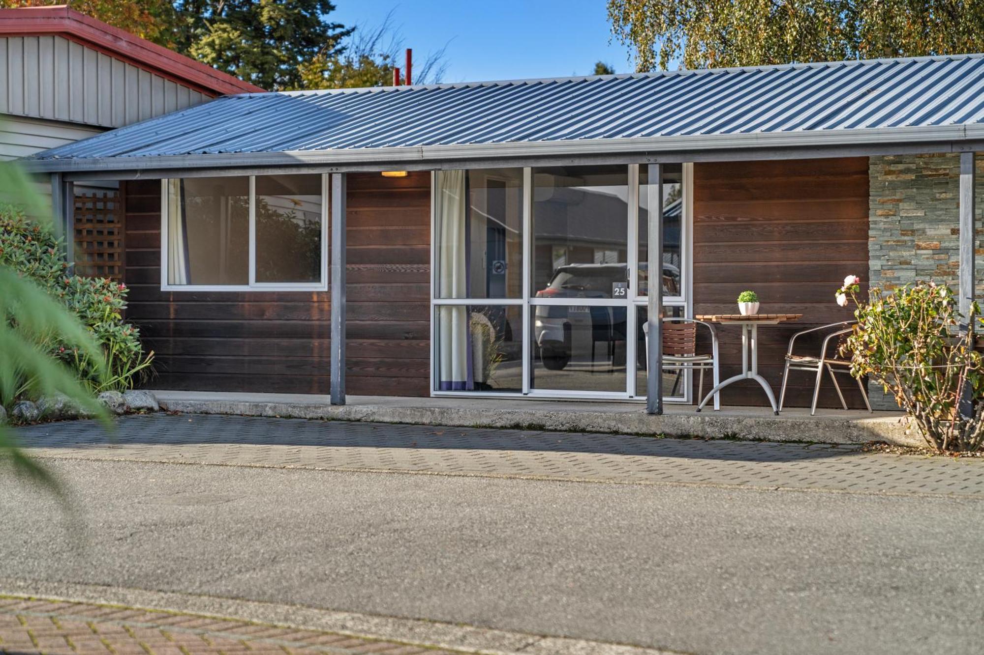Tasman Holiday Parks - Te Anau Luaran gambar A typical motel room in New Zealand