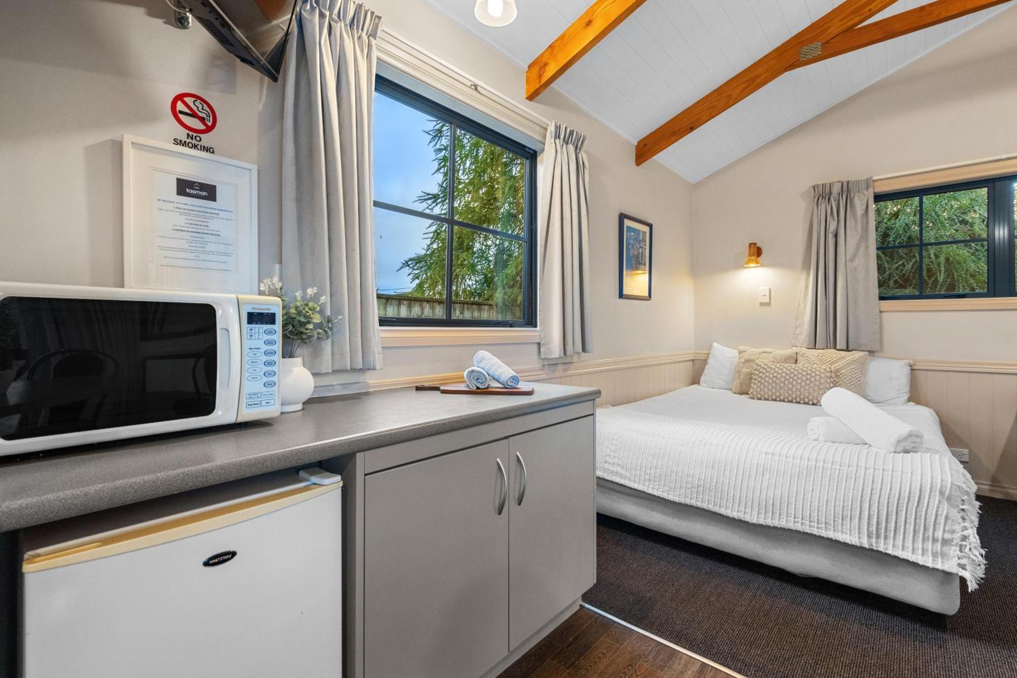 Tasman Holiday Parks - Te Anau Luaran gambar A studio apartment in Australia