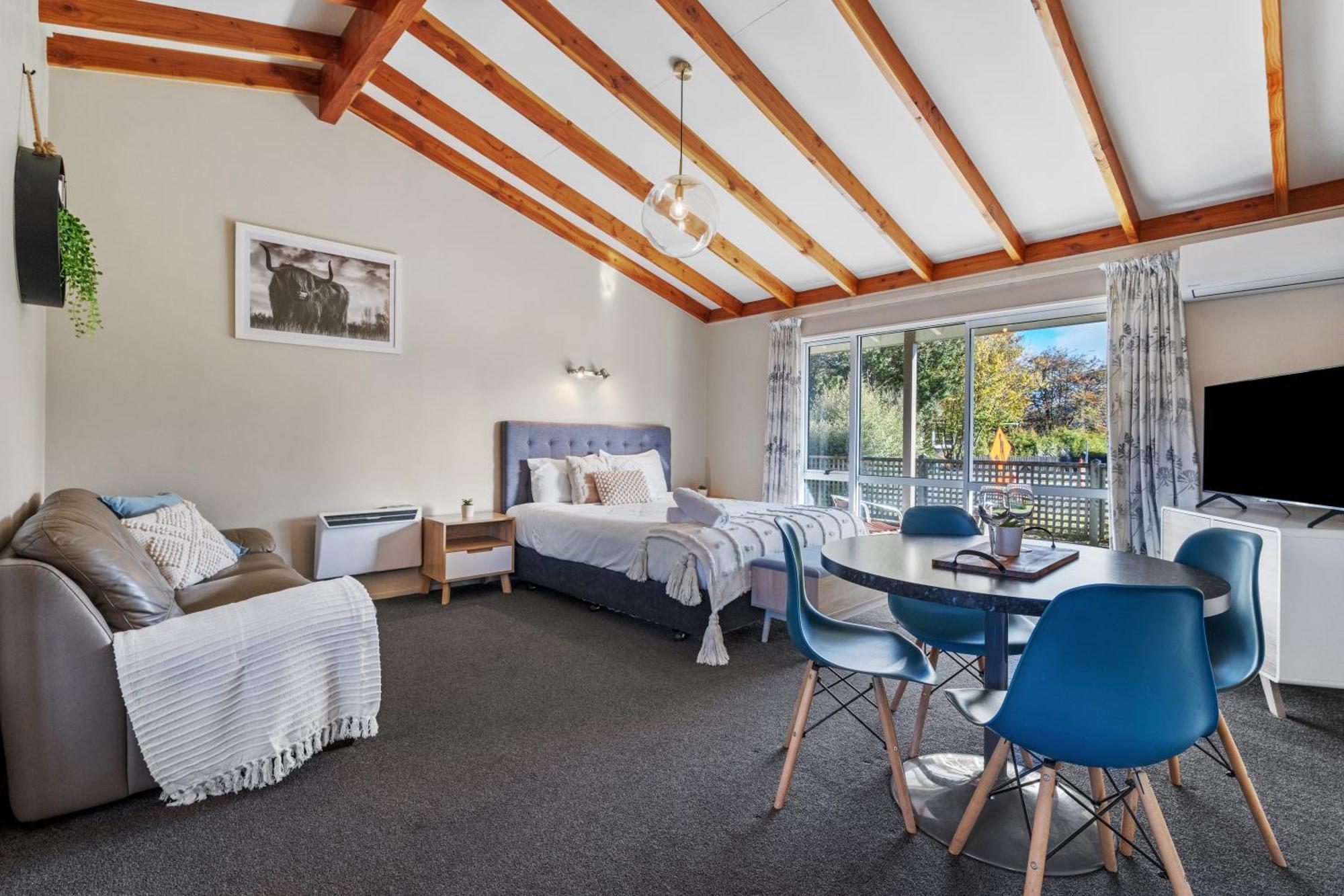 Tasman Holiday Parks - Te Anau Luaran gambar A typical studio apartment