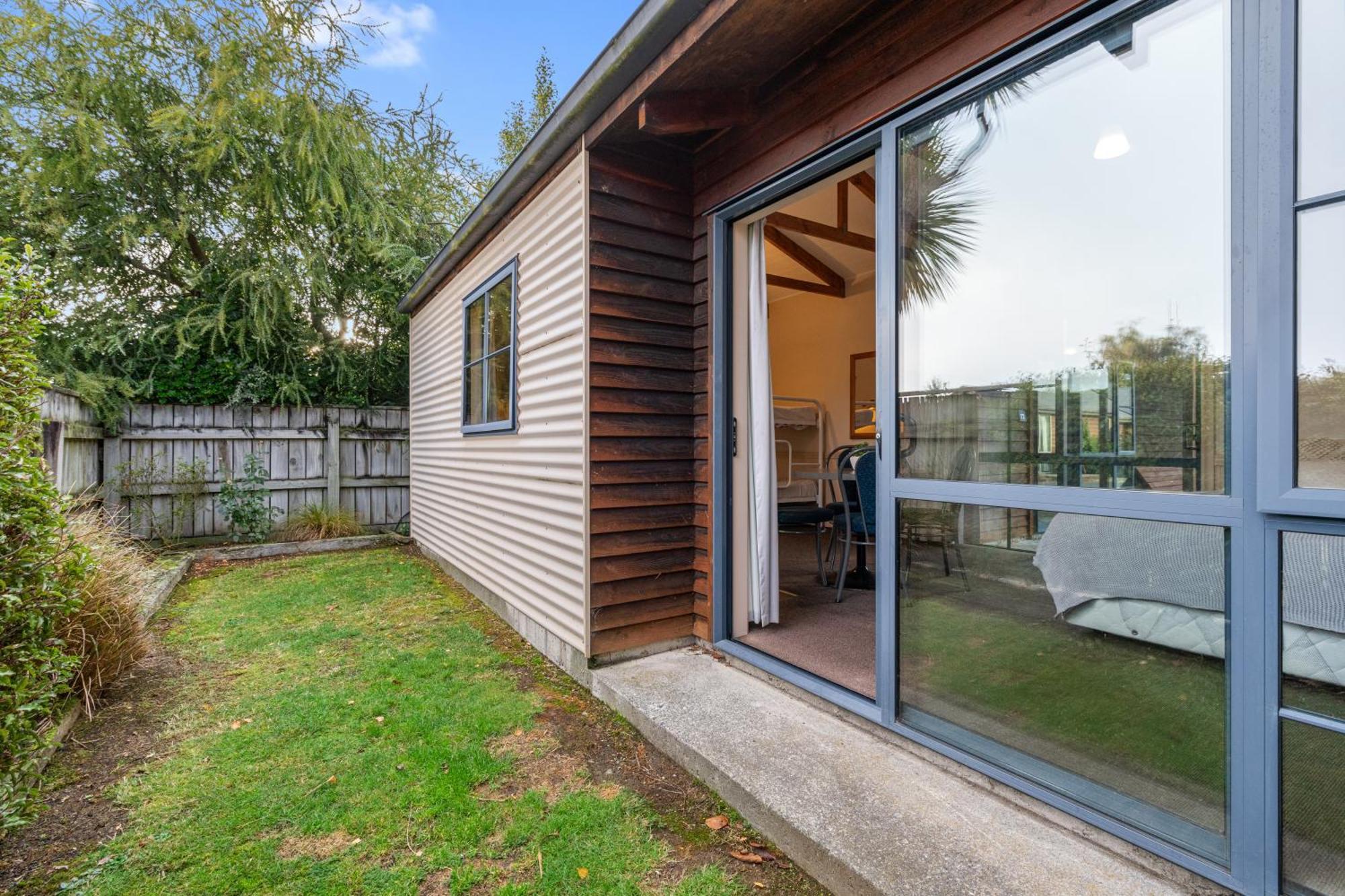 Tasman Holiday Parks - Te Anau Luaran gambar A small home in New Zealand