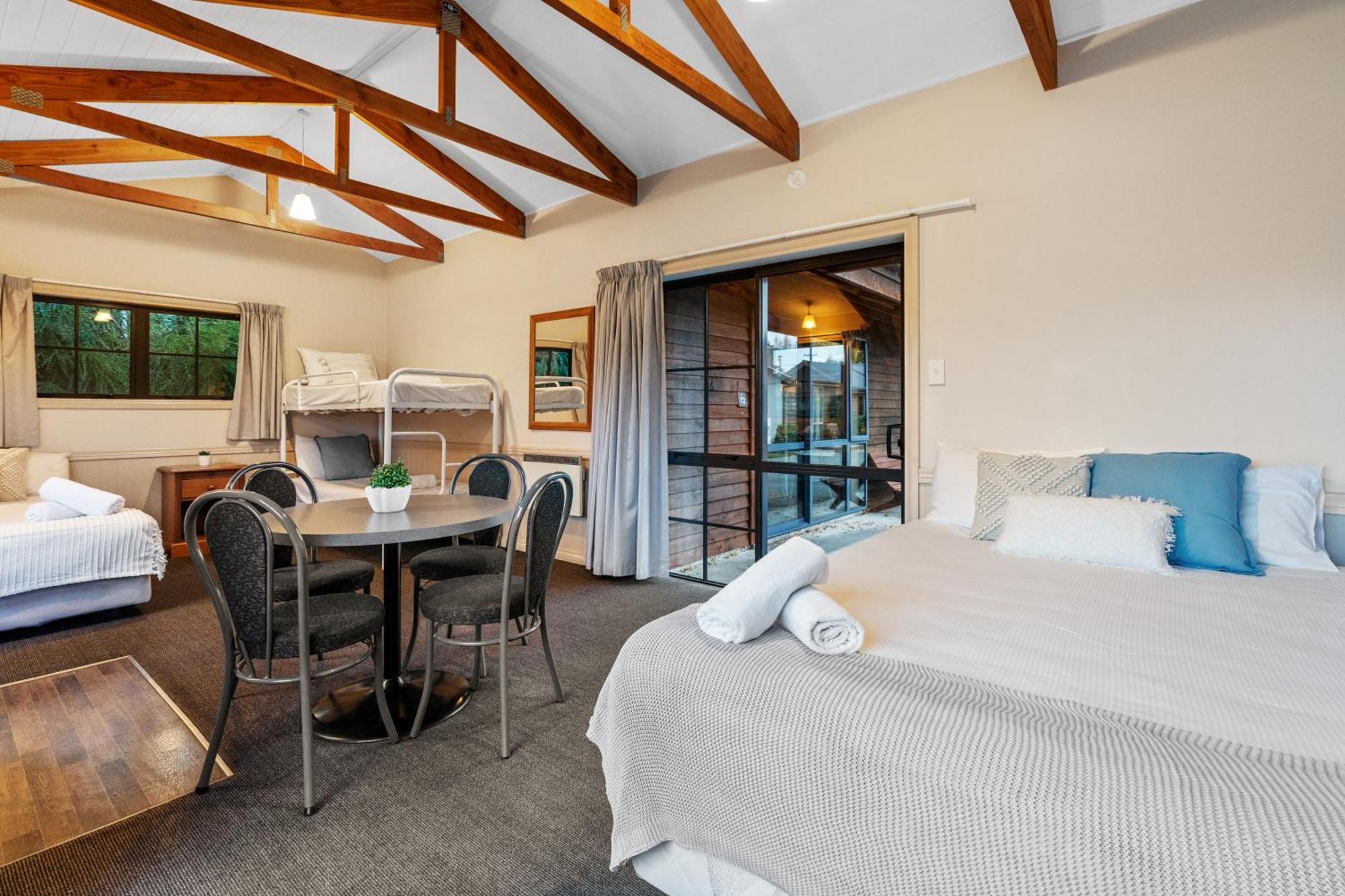 Tasman Holiday Parks - Te Anau Luaran gambar A typical studio