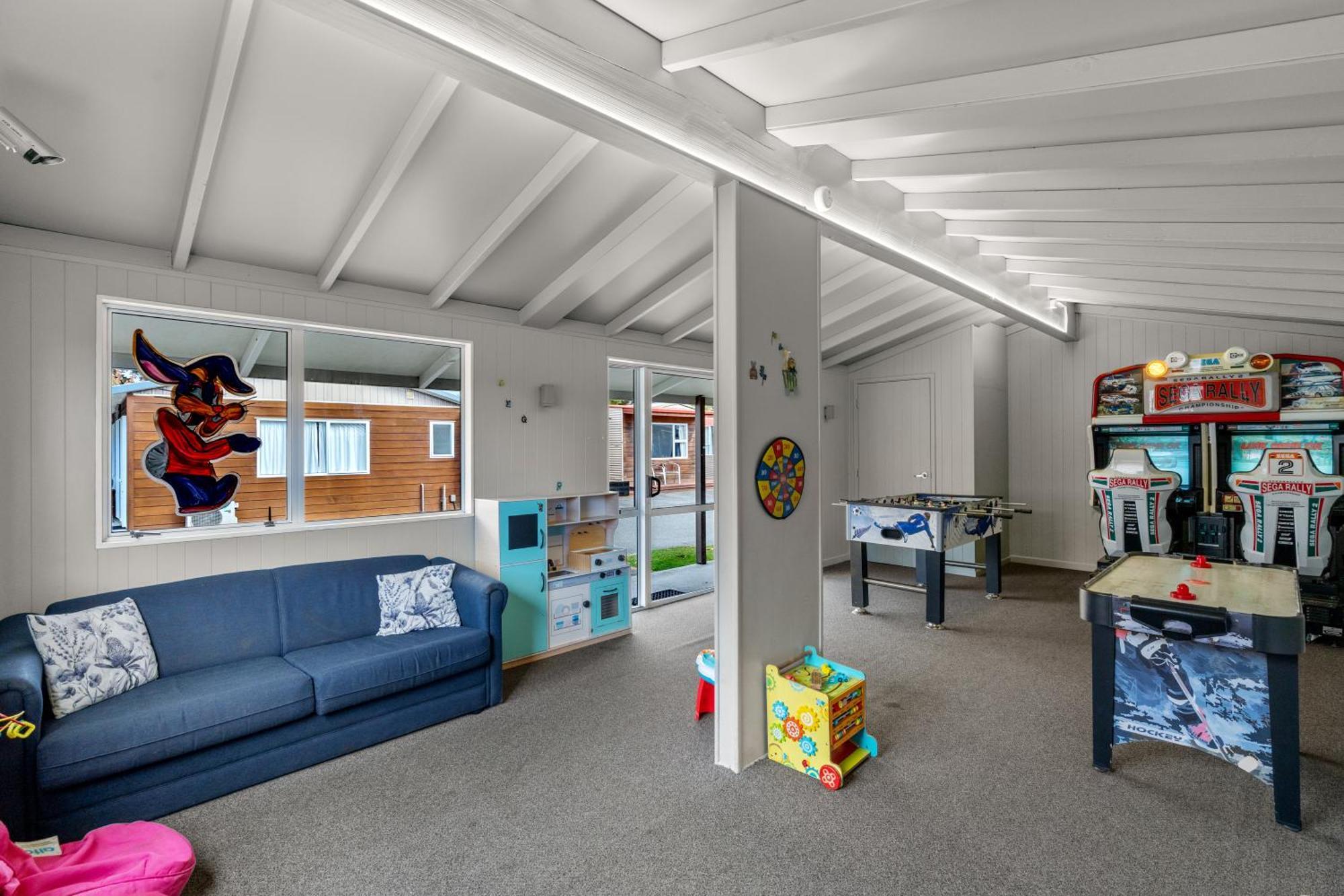 Tasman Holiday Parks - Te Anau Luaran gambar The interior of the house