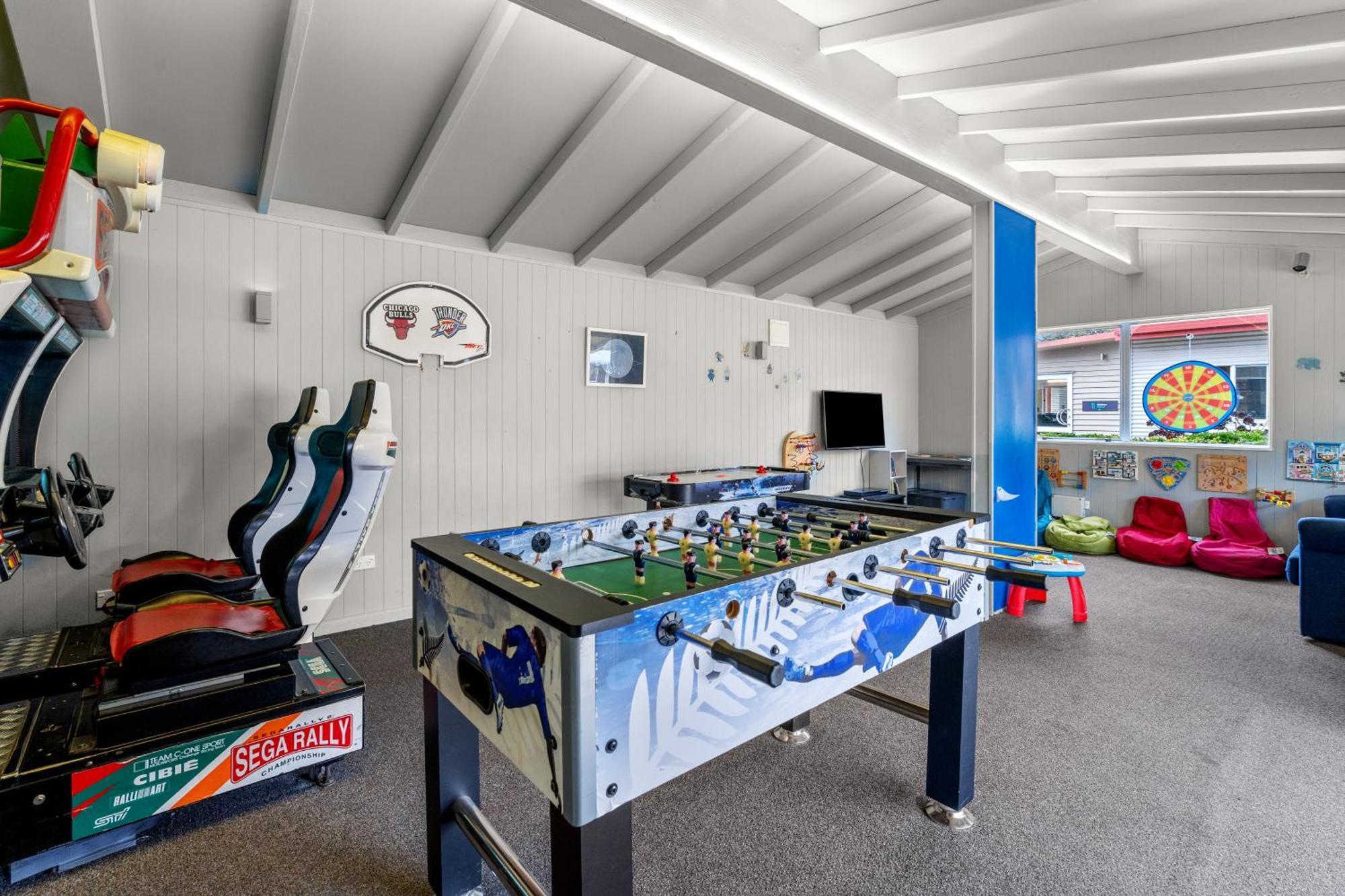 Tasman Holiday Parks - Te Anau Luaran gambar The games room