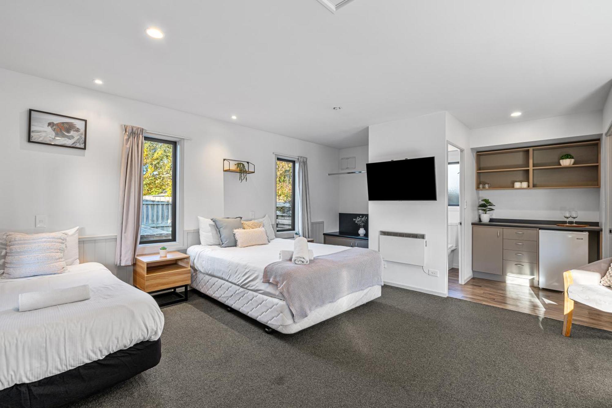 Tasman Holiday Parks - Te Anau Luaran gambar A typical studio apartment