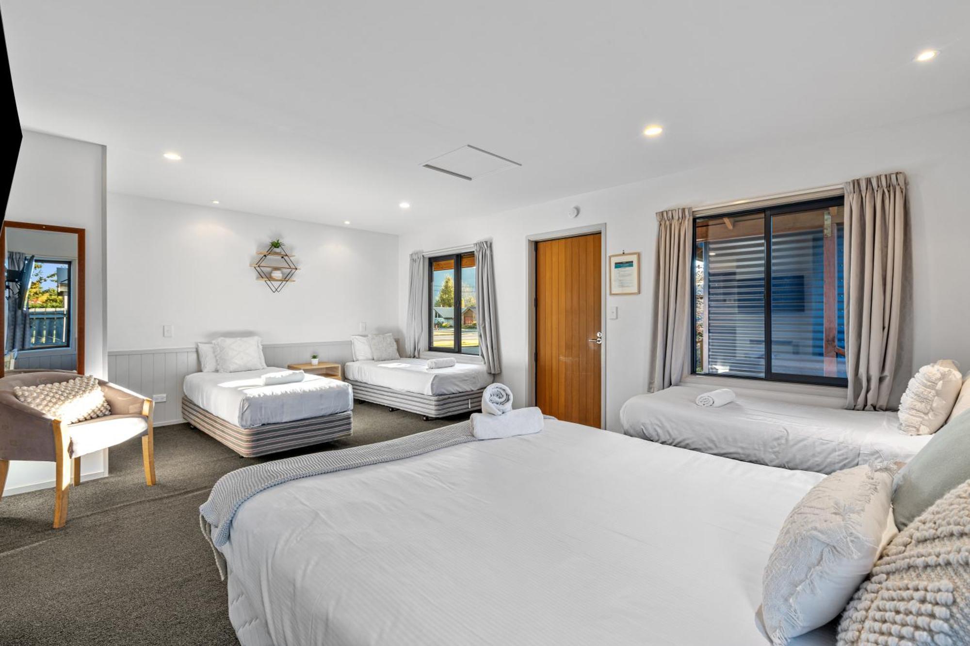 Tasman Holiday Parks - Te Anau Luaran gambar A typical room at the hotel