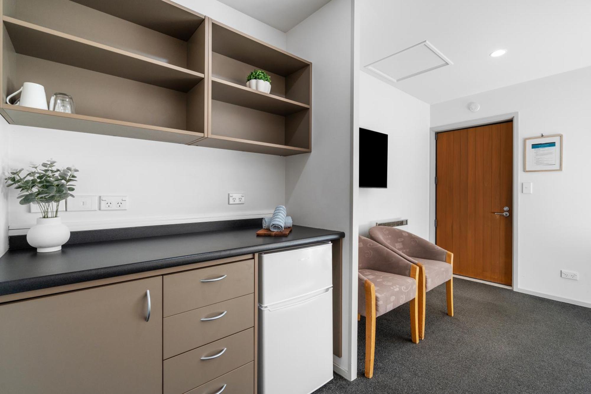 Tasman Holiday Parks - Te Anau Luaran gambar A typical room at the hospital